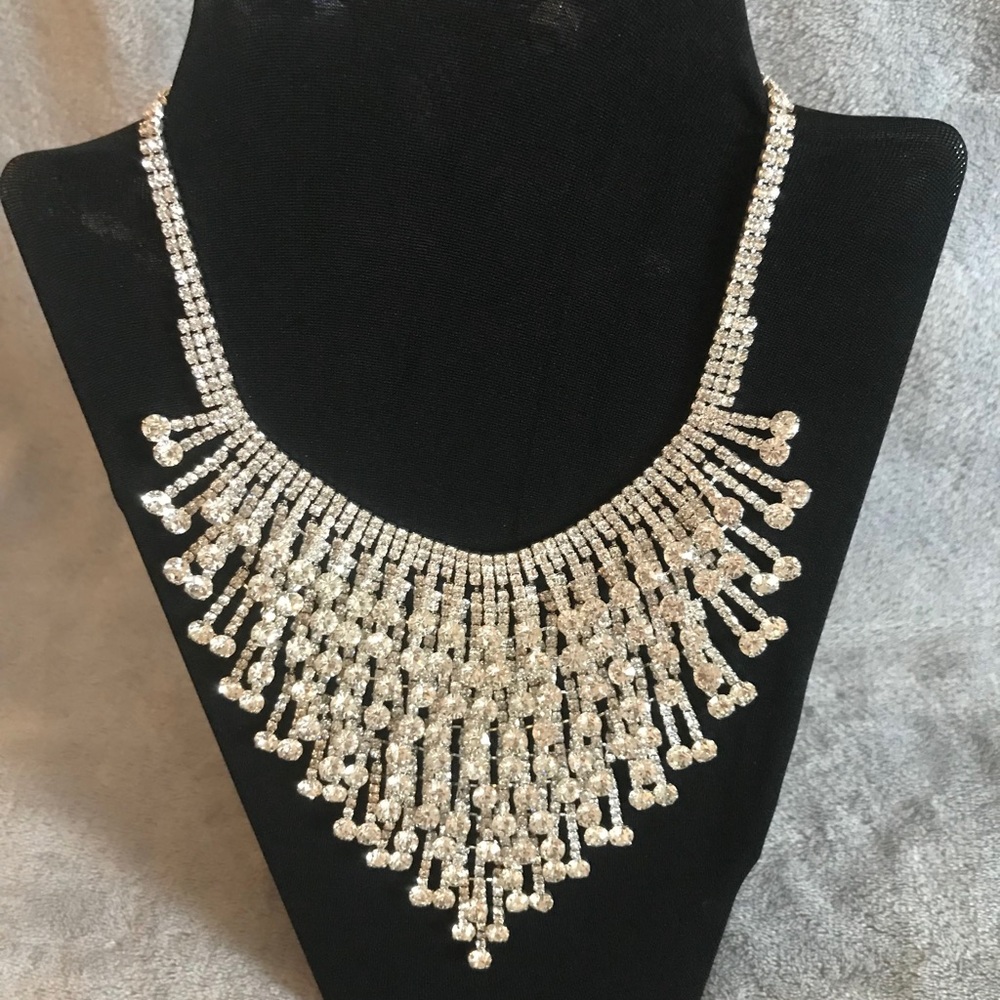 Stunning Natasha Necklace.  NWT!!